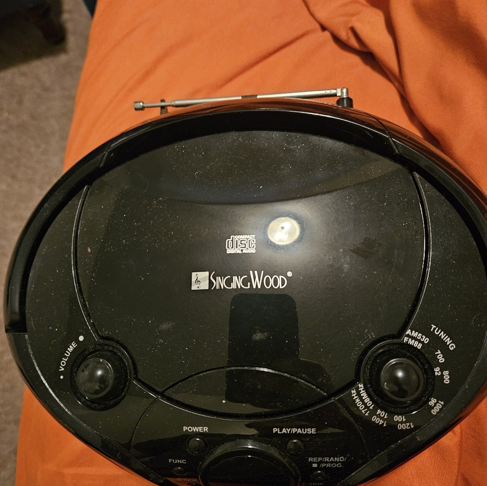 Black and Red Portable CD Boombox with AM/FM - Picture 3 of 3